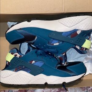 Women’s air huarache run